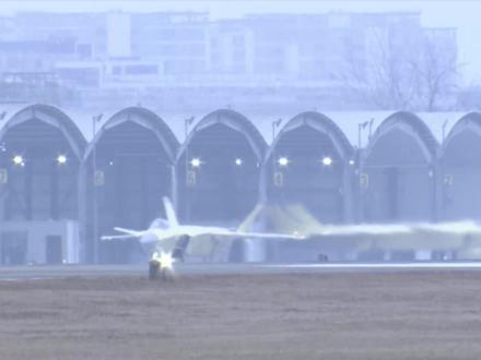 双版本歼-20A新机罕见同框,成飞“下饺子”大棋看懂了吗? #全球创作者计划 #零基础看懂全球