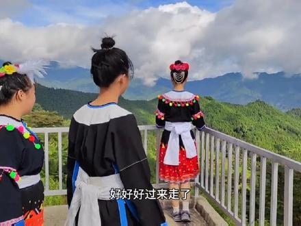 油岭瑶寨非常古老的寨子,去了还想去的免费景点#油岭瑶寨 #千年瑶寨 #瑶族瑶浴 #瑶族姑娘 #瑶族服饰