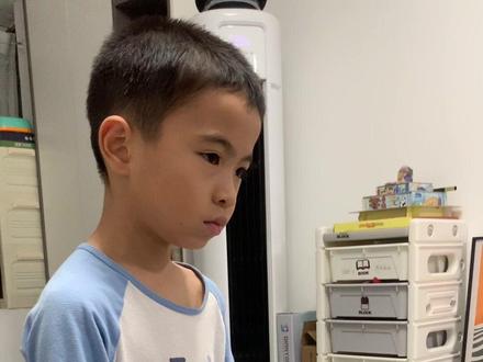 #第一次见骂人也能这么文绉绉的
看这兄弟俩吵架,一文一武,太好笑了!