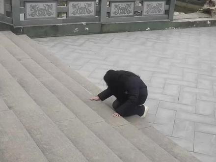 一步一跪一磕头,只求桂哥好。桂哥好一辈子好不好#桂哥#一步一跪一磕头