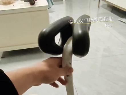 #小米平衡车 开机自己前后跑。或者左右转圈,下载九号app,自己设置校准即可