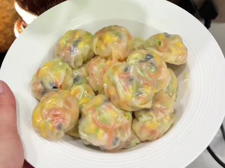 早餐vlog/有婆婆在身边真好,今天和婆婆一起动手给孩子做了西葫芦虾仁蒸饺,清爽不腻营养满分、全家都爱吃…#动手自己做美食 #西葫芦鸡蛋虾仁蒸饺 #vlog日常 #家常菜 #健康美食自己做