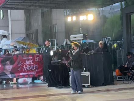 品牌方真的很真诚,跟粉丝们解释才撤海报再次感谢@LEECN官方旗舰店 #郝熠然 #LEECN #随时随地记录身边事 #有多少友友知道这是哪里