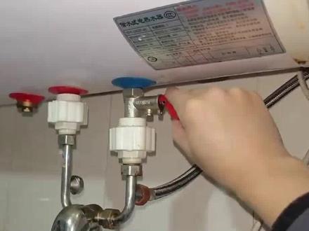 电热水器不出热水怎么维修?原因可能在这里!#热水器 #专业的事交给专业的人 #电热水器不出热水是什么原因 #海尔热水器 #家电