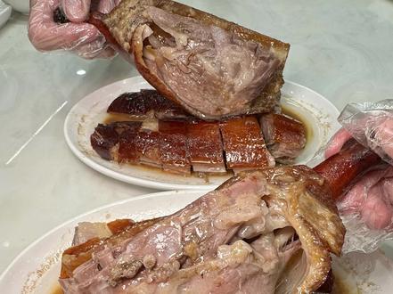广东人吃鹅居然还分上下左右。。。#烧鹅 #烧鹅腿 #深圳美食 #深圳吃喝玩乐 #美食日记