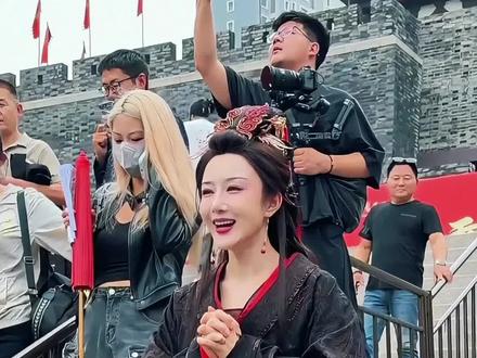 李依晓一出虞姬归乡,直接炸穿全网!8小时8000万阅读,刷屏所有平台,这就是教科书级别的角色复刻!#李依晓cos虞姬霸王别姬 #虞姬李依晓回宿迁啦 #李依晓 #何润东
