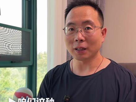 这种滚动字幕简单几步就可以做出来。 #教老年人用手机 #手机实用小技巧 #滚动字幕 #剪辑 #自媒体