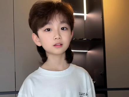 难道我非要有第三种人称?#全网都在跳小爱吻痕舞 #第三个吻痕 #小爱吻痕舞 #翻唱 #童声 @抖音小助手 @DOU+小助手