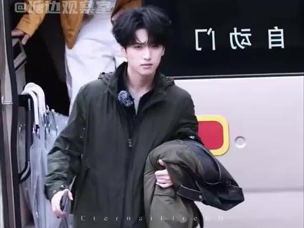 #严浩翔出差带哑铃 既能撸铁自律,又能下厨掌勺,都这么努力了,在线等一个不糊弄的营业!#严浩翔#这是我的西游2