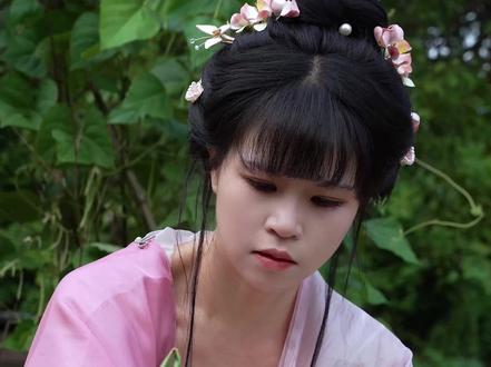 在湖南万物皆可酿!今天解锁地道家常菜,蒜苔酿豆腐 #蒜薹的神仙吃法 #满级吃商通关赛 #抖音新农人 #汉服 #酿豆腐
