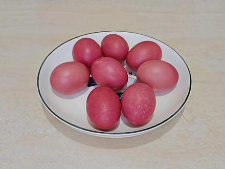 你吃过红鸡蛋吗,结婚生孩子用的红鸡蛋到底是什么染红的,有毒吗