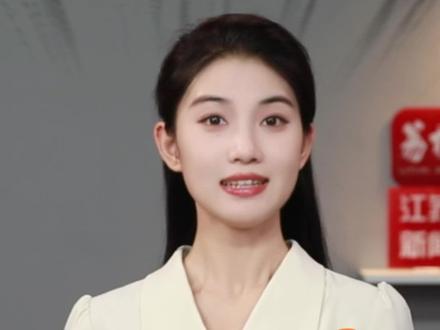 “大湾鸡”杀疯了!感受“指豚为鸡”背后的文化自信 “大湾鸡”,杀疯了!没错,这就是本次全运会的新晋顶流。全运会吉祥物“喜洋洋”“乐融融”凭借着独特的可爱造型和开幕式上“e”到可怕的整活,一举成为顶流。于是,各种“大湾鸡”表情包如雨后春笋般出现······从“#指豚为鸡 ”的网络乌龙到粤语梗二创刷屏,这场全民狂欢不光让全运会提前热起来,更能看出这十年里,中国体育吉祥物背后的文化自信越来越足了。“大湾鸡”的出圈是一场“鸡不可失”的双向奔赴。这也提醒我们:真正的文化自信,从来不是追求“无懈可击”,而是敢于“开放互动”,当符号融入烟火气,当创意双向流动,文化自信才能真正扎根人心,凝聚成不可替代的精神力量。#大湾鸡杀疯了 #第十五届全运会