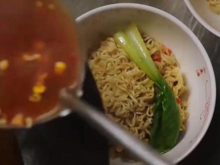 方便面又不是军粮,为啥救灾食品中总出现?真相远比你想的简单#军事科普 #军事科技 #大国博弈 #人文星闪耀计划 #内容启发搜索