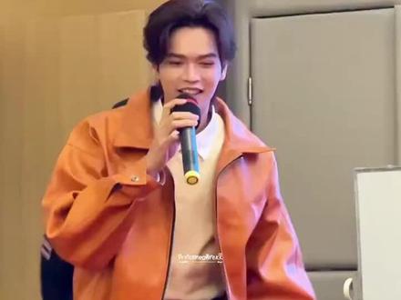 见面会 即使遇到了这样糟糕的事情,麻吉依旧先安慰粉丝,你怎么这么善良啊😭#juniormark #jummo #见面会 #上海 (侵删)