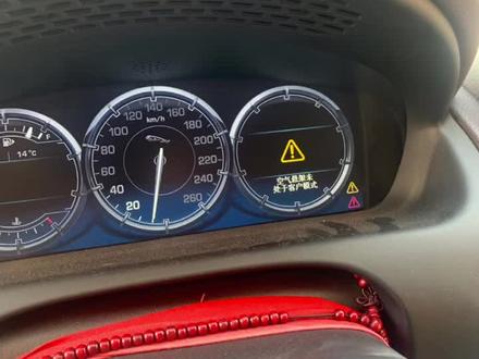 非专业勿乱猜修,有问题可咨询我,不是所有带气动悬挂的车型举升时都要设置举升模式,运气不好是要花几千元换电脑板的