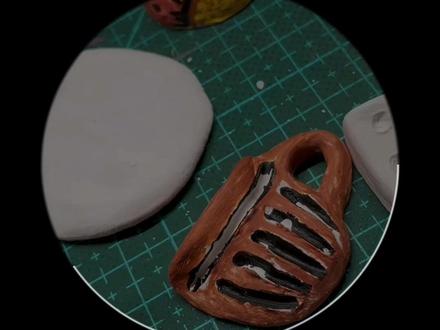 沉浸式玩石塑粘土做咖啡冰箱贴
#原创视频 #解压 #手工教程 #亲子互动 #制作过程