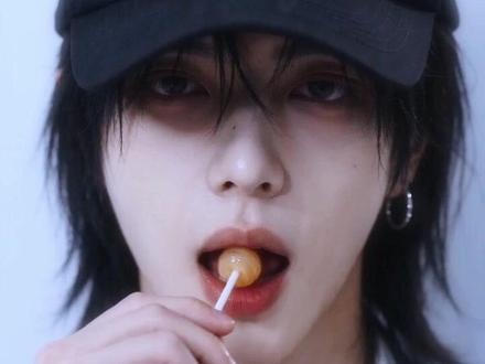 第二季预约开始啦!郗辰抱着苏颜回家,沈彦希居然也跟着!撞车悬念拉满…#心动禁区
