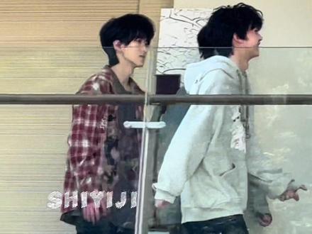 三亚带妆上班的新鲜小猪!#张奕然 #路透 #TF家族