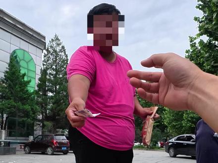 摆摊头一次遇到这种事儿。。。 #摆摊创业 #奇葩 #地摊生活 #地推现场