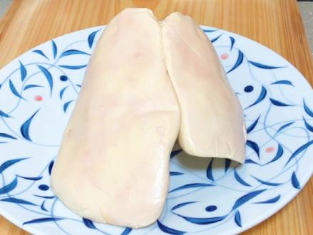 今天换样啦 法式鹅肝慕斯冰淇凌儿 很多人都听过鹅肝去筋但不知道怎么去,这次告诉你 #抖音美食制作人