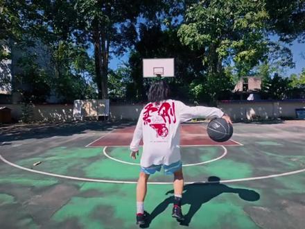 中国女篮真正的未来之星,运球熟练度堪比凯里欧文,登上中国三大官媒,你们觉得这样的冯敏敏能打上职业吗?#冯敏敏 #广西篮球 #中国女篮