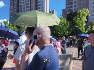 高考第一天结束了,语文一般,数学难度有点大#高考#高考第一天#昆明理工大学新生报到 #云南国防新生 #高考采访#采访
