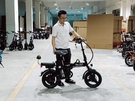 上下班代步,没电脚踏骑行还可锻炼身体的折叠电动车#折叠电动车代驾 #多迈电动车 #让骑行成为一种生活