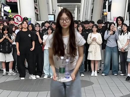 韩国端盘子舞|你们觉得我能挑战成功吗 #端盘子舞 #神奇宝贝 #抽象 #精神状态belike