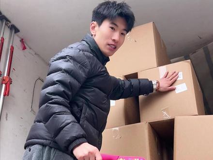 总有人说不是冷链,给你们看看车!#张导演榴莲千层 #千层蛋糕 #动物奶油蛋糕