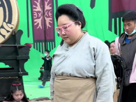 这个是特型演员一天3000需要胖你没有这个身材只能做群演咯!