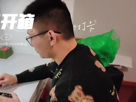 今天来开箱荣耀Earbuds X6了,入手的是白色款,与荣耀100一起发布的荣耀Earbuds X6真无线耳机,定价299元,价格亲民,音质和续航表现都很不错,单耳重量仅为3.8g,搭配充电盒一起也才40.6g,荣耀手机、平板等产品的时候,支持开盖即连的功能,打开充电仓,取出耳机,手机上就会出现弹窗,自动连接成功了。#数码科技 #购物分享