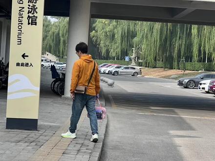 #泳往直前 #游泳打卡 #爱游泳 从春夏到金秋,阔别200多天,升级改造后,终于又和英东游泳馆相遇了,11月11日前都是免费周卡体验,感受到国家级和体育爱心人士霍家的福荫,羡慕能够在这常游的泳友