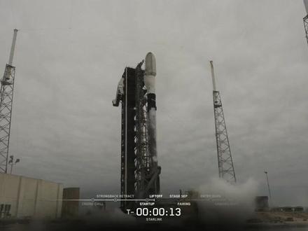 猎鹰9号成功发射Starlink卫星,飞行过程多个关键节点顺利完成,一号助推器也成功回收。
#猎鹰9号 #SpaceX #Starlink #航天科技 #火箭发射