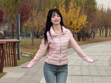 打拳👊 打拳👊 #猪肉摇#猪肉摇手势舞#甜妹 #青年创作者成长计划