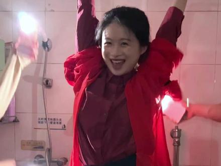 当网友一针见血地评价陈闲…陈闲脱了孔乙己的长衫,对不起自己;穿着孔乙己的长衫,不能做自己….#大学生 #孔乙己 #宿舍
