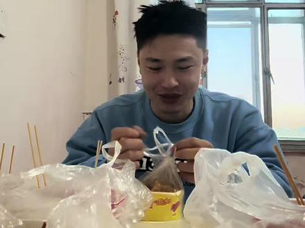 天山烤冷面哪家强?老区#烤冷面 #烤冷面大赛 #美食分享