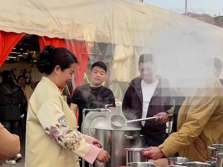 抖爸爸一定会把这条视频推给想干想吃5毛串串地摊火锅的朋友们~ #地摊串串火锅 #茉莉牛油锅底 #地摊创业 #vlog十亿流量扶持计划 #宝妈创业