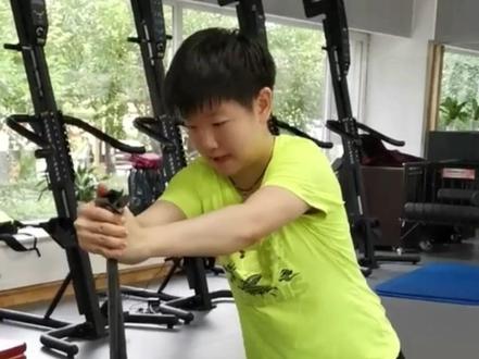 国乒总教练李隼谈对孙颖莎的严格要求,从小就是 一罚她就是一万米,让她准备东京奥运会 专门练习打伊藤美诚#孙颖莎 #奥运会 #乒乓球