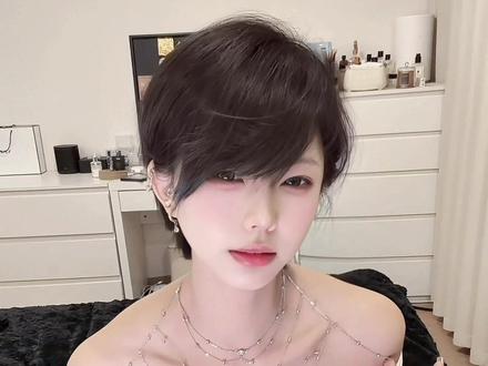 拿不下你是我的问题 #胸链 #锁骨链 #bulingbuling #短发 #露肩