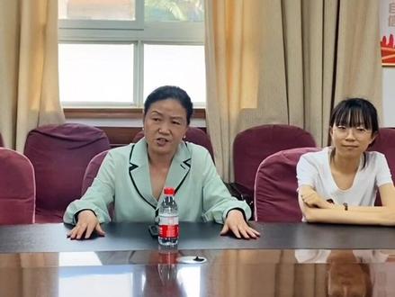 近日,新密高考文理科状元,相继回母校新密第一初中“探亲”。(记者 朱胜利)#金榜题名 #感恩老师的辛勤付出