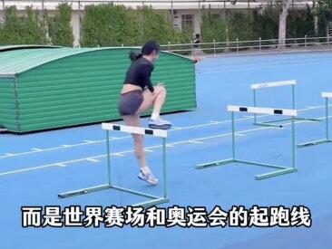 她因一条短裤被骂上热搜,却用实力打破了所有质疑#夏思凝 #田径女神 #100米栏 #体育 #人物