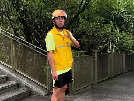 百米途中跑踢小腿?试试这1招! 先找到膕绳肌发力感,再做手脚协调,再加弹性,完事儿去田径场“放松跑”两趟60米。不急,发力和动作模式很快就会建立起来!#体育生 小兄弟们加油!希望这种幽默风趣的方式可以给你们更多训练动力!#百米途中跑辅助练习 #后侧链训练 #运动是我的充电方式 #音速猫