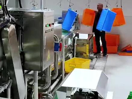 新开洗碗厂设备现场调试工序 大型流水线洗碗机 新开洗碗厂设备调试 每天清洗六万套消毒餐具 #新开洗碗厂 #流水线洗碗机 #消毒餐具 #餐具集中清洗 #全自动洗碗机