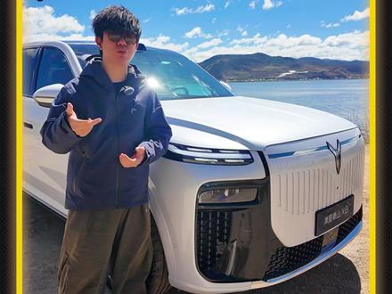 大五座就不能兼顾舒适、越野和智能?岚图泰山X8:都是弟弟!#岚图泰山x8五座新王 #全地形suv才配称8系 #华系首款四激光全地形suv #领航优质计划