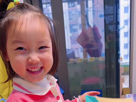 花了点时间和小颖一起完成了一本安静书的制作,和大家分享一下,小颖最近很喜欢这种有场景让后自己编故事的过程,感觉很有意思#萌娃 #画画🎨 #手工 #安静书制作