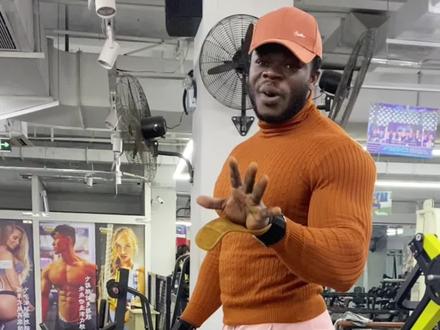 T-杠划船教学##毫无训练痕迹 #健身 #背部训练