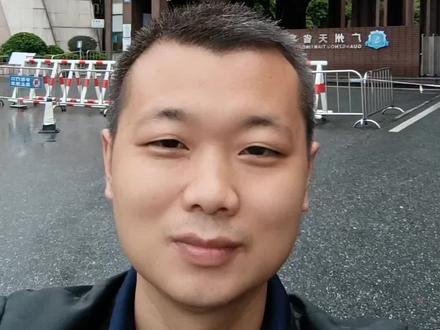 天省实验学校(民办),属于针对改善性家庭,三年大概要50万,大部分招生名额是6月份在教育局网站统一报名摇号产生,有兴趣的兄弟可以试试。