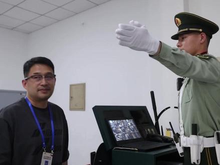 高考试卷,武警全程护航!(林子铉、李超达) #高考