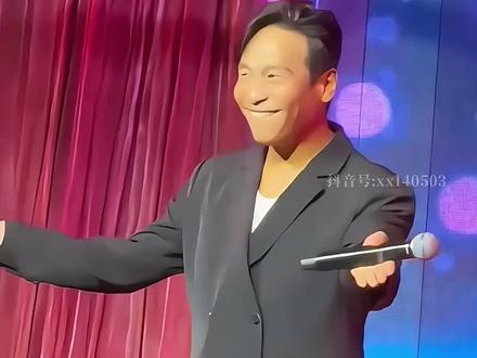 东北的孩子你多久没回家,外面霓虹多繁华没热炕头暖啊,每一口东北话都烫红我脸颊,东北的孩子呀等你回家#音乐#歌曲东北孩子