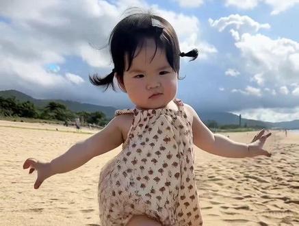 今天继续跳个醉酒舞给ee看#这个动作有点难 #最萌小女孩#醉酒舞